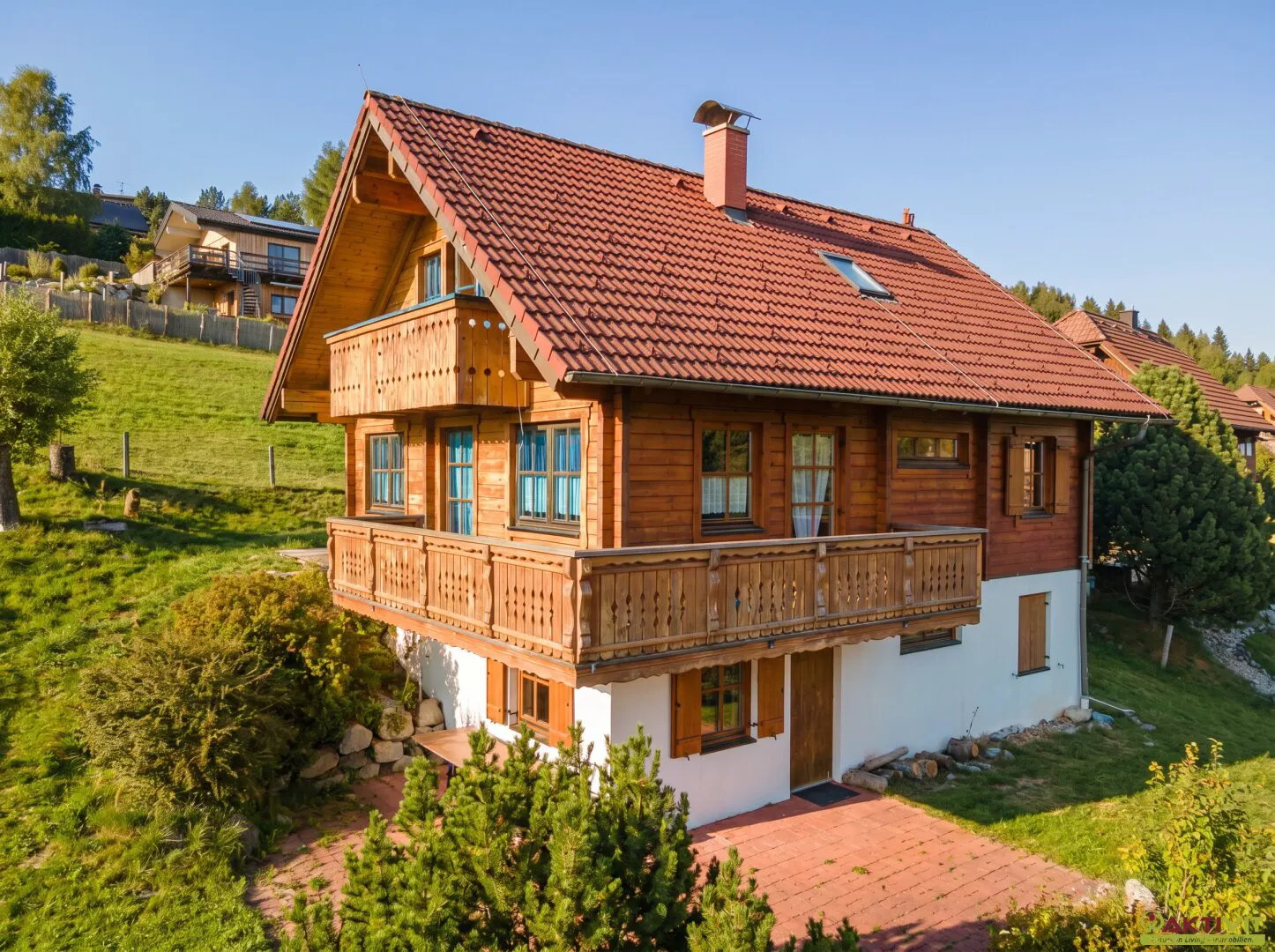 Charmantes Holzhaus in naturnaher Ruhelage mit Bergblick